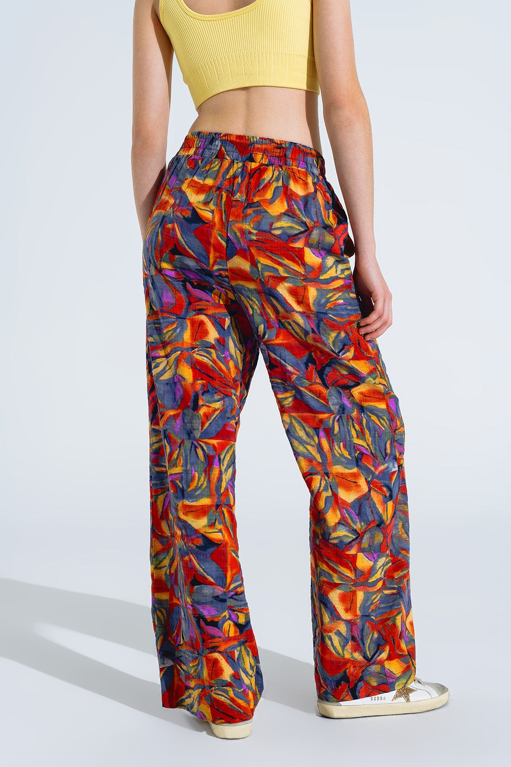 Straight Leg Pants With Floral Multicolor Print in Shades of Red